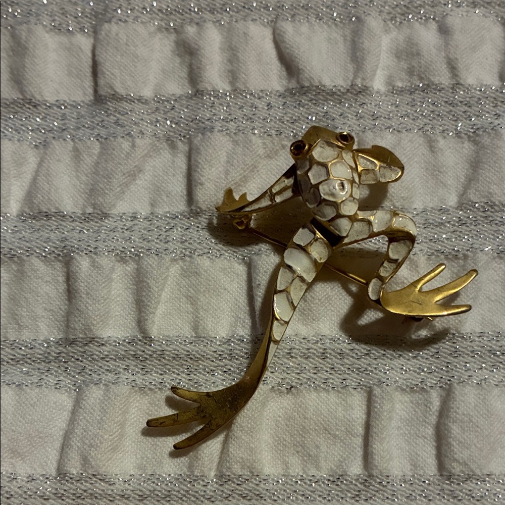 Vintage Gold and White Enameled vintage Tree  Frog Brooch with red eyes